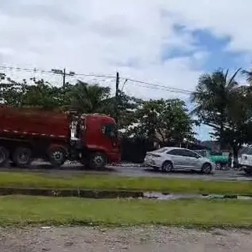 Transito intenso na Maranduba em Ubatuba