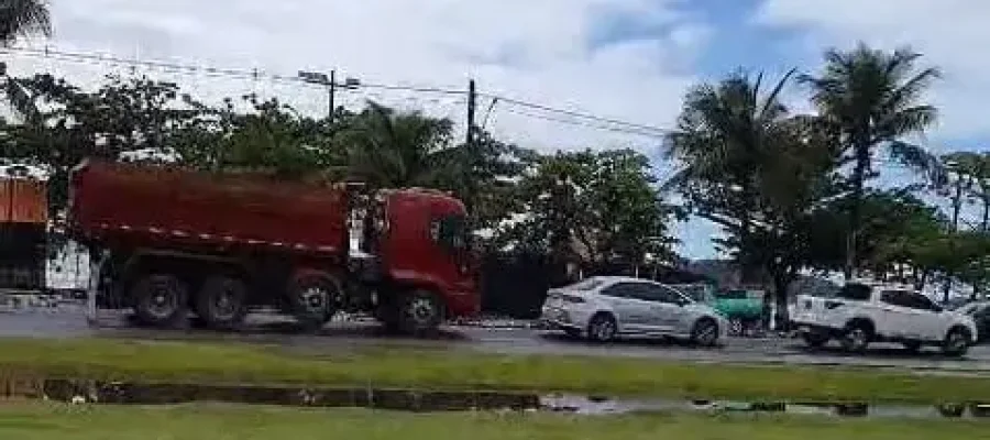 Transito intenso na Maranduba em Ubatuba